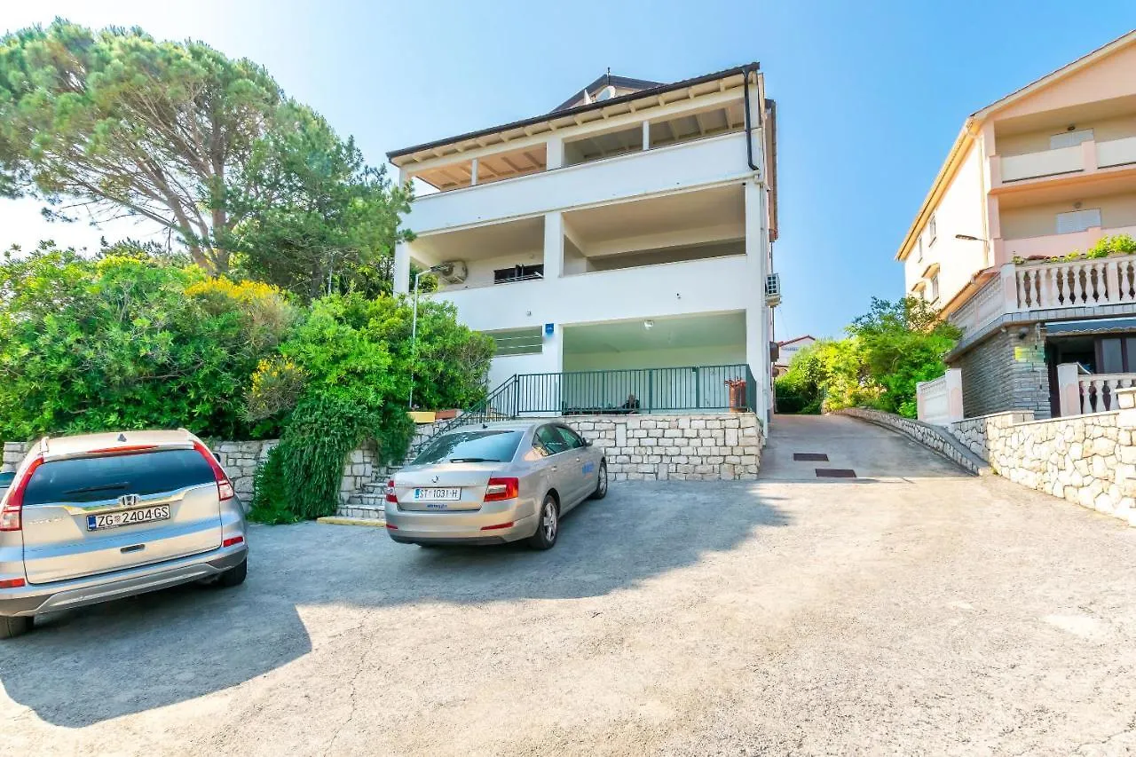 Apartments Ivan M Lopar
