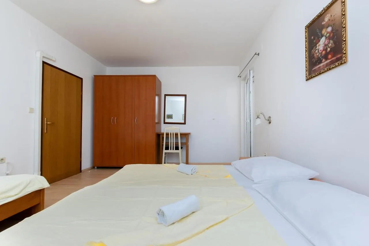 Apartments Ivan M Lopar